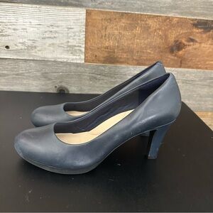 Clarks Women's Adriel Viola Dress Pump size 10 M Heel Navy Blue Business Casual